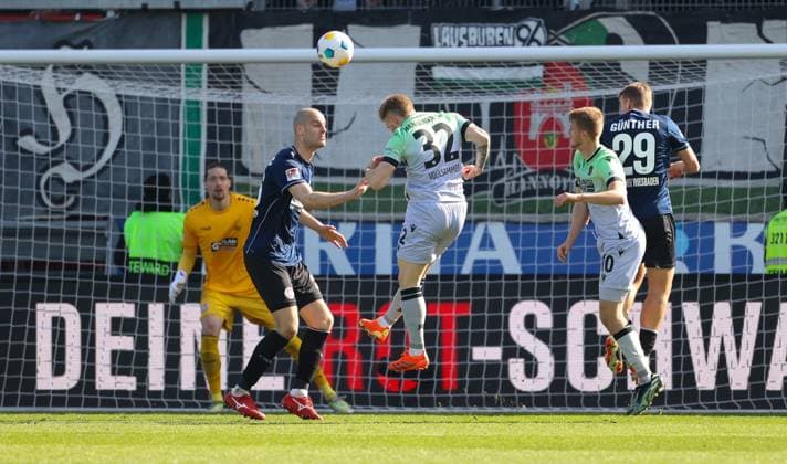 Fussball - 2. BL - SV Wehen Wiesbaden - Hannover 96 - 09.03.24, Ausgleich durch Andreas Voglsammler (H96), -