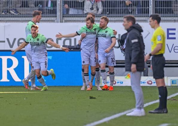 Fussball - 2. BL - SV Wehen Wiesbaden - Hannover 96 - 09.03.24, Jubel nach dem Ausgleich durch Andreas Voglsammler (H96), -