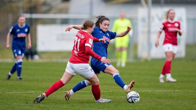 v.li.: Paula Reimann (FSV, 21), Janna Grimm (TSG II, 5), Zweikampf, Spielszene, Duell, duel, tackle, tackling, Dynamik, Action, Aktion, 10.03.2024, Sankt Leon-Rot (Deutschland), Fussball, 2. Frauen-Bundesliga, TSG 1899 Hoffenheim II (U20) - FSV Gütersloh 2009, DFB DFL REGULATIONS PROHIBIT ANY USE OF PHOTOGRAPHS AS IMAGE SEQUENCES AND OR QUASI-VIDEO.