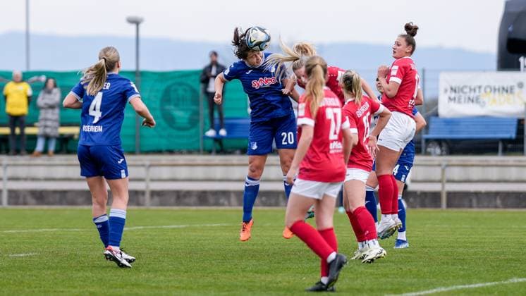 v.li.: Lina Backhaus (TSG II, 20), Hedda Wahle (FSV, 14), Kopfball, Kopfballduell, Spielszene, Zweikampf in der Luft, Aktion, Action, im Strafraum, Strafraumszene, 10.03.2024, Sankt Leon-Rot (Deutschland), Fussball, 2. Frauen-Bundesliga, TSG 1899 Hoffenheim II (U20) - FSV Gütersloh 2009, DFB DFL REGULATIONS PROHIBIT ANY USE OF PHOTOGRAPHS AS IMAGE SEQUENCES AND OR QUASI-VIDEO.