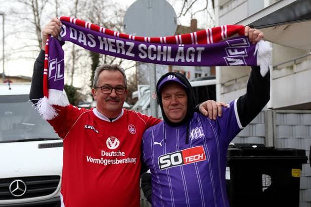 10.03.2024, xmohx, Fussball 2.Bundesliga, 1.FC Kaiserslautern - VfL Osnabrück emspor, v.l. Fans 1. FC Kaiserslautern, Stimmung, Schals, Ultras, Zuschauer, Trikots Osnabrueck Fan (DFL DFB REGULATIONS PROHIBIT ANY USE OF PHOTOGRAPHS as IMAGE SEQUENCES and or QUASI-VIDEO) Kaiserslautern