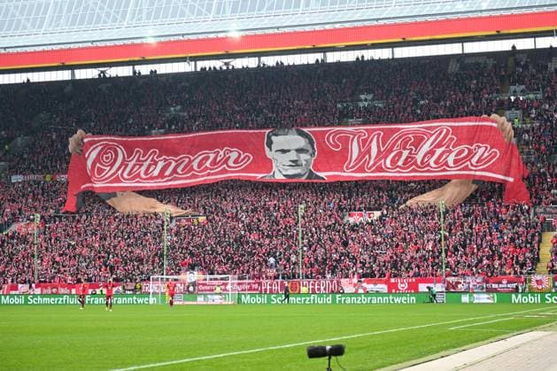 2. Bundesliga - 1. FC Kaiserslautern - VfL Osnabrück am 10.03.2024 im Fritz-Walter-Stadion in Kaiserslautern Fans mit einer Choreografie Ottmar Walter