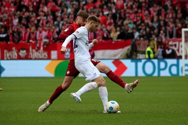 10.03.2024, xmohx, Fussball 2.Bundesliga, 1.FC Kaiserslautern - VfL Osnabrück emspor, v.l. Julian Niehues (1. FC Kaiserslautern) Jannes Wulf (VfL Osnabrueck Osnabrück) Zweikampf, Aktion, action, battle for the ball (DFL DFB REGULATIONS PROHIBIT ANY USE OF PHOTOGRAPHS as IMAGE SEQUENCES and or QUASI-VIDEO) Kaiserslautern