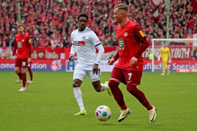 10.03.2024, xmohx, Fussball 2.Bundesliga, 1.FC Kaiserslautern - VfL Osnabrück emspor, v.l. Christian Conteh (VfL Osnabrueck Osnabrück) Marlon Ritter (1. FC Kaiserslautern) Zweikampf, Aktion, action, battle for the ball (DFL DFB REGULATIONS PROHIBIT ANY USE OF PHOTOGRAPHS as IMAGE SEQUENCES and or QUASI-VIDEO) Kaiserslautern