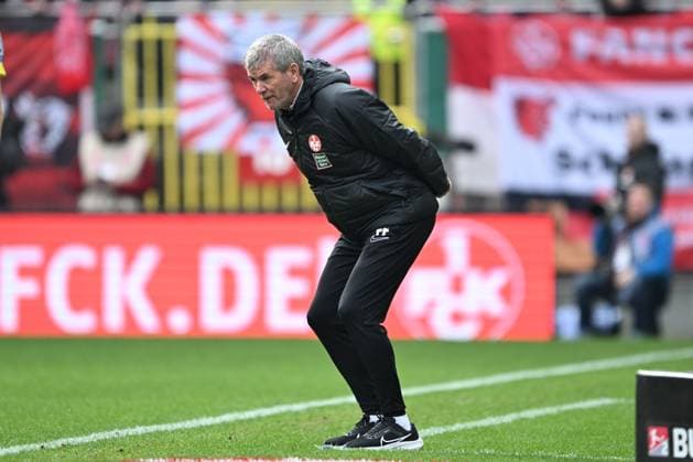 2. Bundesliga - 1. FC Kaiserslautern - VfL Osnabrück am 10.03.2024 im Fritz-Walter-Stadion in Kaiserslautern Trainer Friedhelm Funkel (Kaiserslautern) unzufrieden, enttäuscht, enttaeuscht, niedergeschlagen.