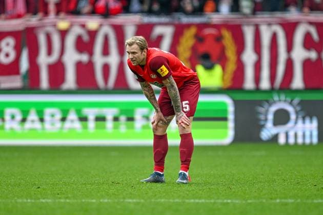 2. Bundesliga - 1. FC Kaiserslautern - VfL Osnabrück am 10.03.2024 im Fritz-Walter-Stadion in Kaiserslautern Tymoteusz Puchacz (Kaiserslautern) unzufrieden, enttäuscht, enttaeuscht, niedergeschlagen.