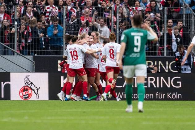 GER, Google Pixel Frauen-Bundesliga, 1. FC Köln Koeln vs Werder Bremen 10.03.2024, RheinEnergieSTADION, Köln, GER, Google Pixel Frauen-Bundesliga, 1. FC Köln Koeln vs Werder Bremen Im Bild: Torjubel Jubel ueber das Tor zum 1:0 durch Marleen Schimmer (1. FC Köln Koel, 23) Dora Zeller Dora Zeller (1. FC Köln Koel, 19) Martyna Wiankowska (1. FC Köln Koel, 26) Lotta Cordes (1. FC Köln Koel, 6) Janina Hechler (1. FC Köln Koel, 28) Laura Vogt (1. FC Köln Koel, 8)