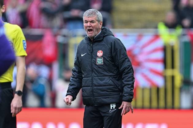 2. Bundesliga - 1. FC Kaiserslautern - VfL Osnabrück am 10.03.2024 im Fritz-Walter-Stadion in Kaiserslautern Trainer Friedhelm Funkel (Kaiserslautern) unzufrieden, enttäuscht, enttaeuscht, niedergeschlagen.