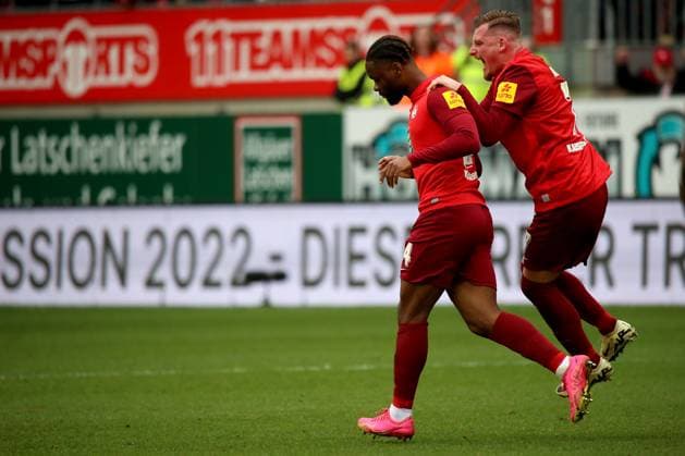 10.03.2024, xmohx, Fussball 2.Bundesliga, 1.FC Kaiserslautern - VfL Osnabrück emspor, v.l. Torjubel nach dem Tor zum celebrating the goal celebrate 2:2 durch Ba-Muaka Simakala (1. FC Kaiserslautern) mit Marlon Ritter (1. FC Kaiserslautern) (DFL DFB REGULATIONS PROHIBIT ANY USE OF PHOTOGRAPHS as IMAGE SEQUENCES and or QUASI-VIDEO) Kaiserslautern