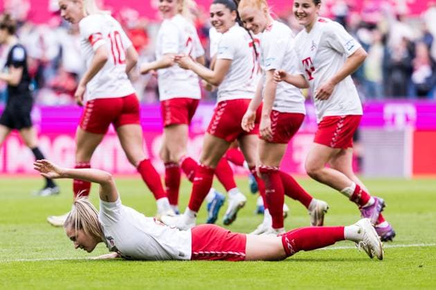 GOOGLE PIXEL Frauen Bundesliga: 1. FC Köln - SV Werder Bremen; 10.03.2024 Jubel zum 1:0 durch Marleen Schimmer (1. FC Köln, 23) Schimmer schwimmt auf dem Rasen GOOGLE PIXEL Frauen Bundesliga: 1. FC Köln - SV Werder Bremen, Köln, RheinEnergieStadion am 10.03.2024 DFB REGULATIONS PROHIBIT ANY USE OF PHOTOGRAPHS AS IMAGE SEQUENCES AND OR QUASI-VIDEO. Copyright: xBEAUTIFULxSPORTS Wunderlx