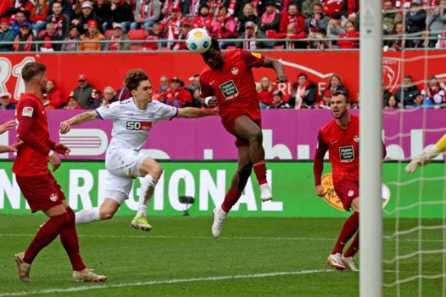 10.03.2024, xmohx, Fussball 2.Bundesliga, 1.FC Kaiserslautern - VfL Osnabrück emspor, v.l. Ragnar Ache (1. FC Kaiserslautern) erzielt das Tor zum scores the goal 1:1 (DFL DFB REGULATIONS PROHIBIT ANY USE OF PHOTOGRAPHS as IMAGE SEQUENCES and or QUASI-VIDEO) Kaiserslautern