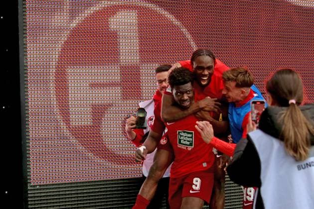 10.03.2024, xmohx, Fussball 2.Bundesliga, 1.FC Kaiserslautern - VfL Osnabrück emspor, v.l. Torjubel nach dem Tor zum celebrating the goal celebrate 3:2 durch Ragnar Ache (1. FC Kaiserslautern) (DFL DFB REGULATIONS PROHIBIT ANY USE OF PHOTOGRAPHS as IMAGE SEQUENCES and or QUASI-VIDEO) Kaiserslautern