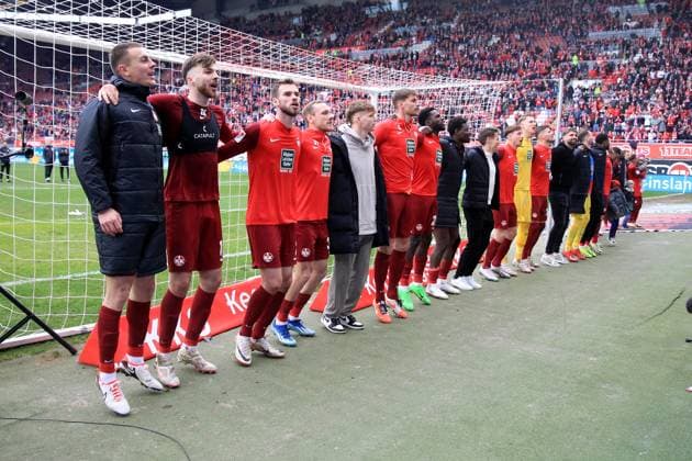 10.03.2024, xmohx, Fussball 2.Bundesliga, 1.FC Kaiserslautern - VfL Osnabrück emspor, v.l. Jubel Freude über ueber den Sieg bei Kaiserslautern (DFL DFB REGULATIONS PROHIBIT ANY USE OF PHOTOGRAPHS as IMAGE SEQUENCES and or QUASI-VIDEO) Kaiserslautern