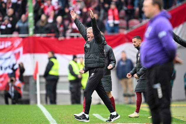 2. Bundesliga - 1. FC Kaiserslautern - VfL Osnabrück am 10.03.2024 im Fritz-Walter-Stadion in Kaiserslautern Trainer Friedhelm Funkel (Kaiserslautern) jubelt nach dem Sieg.