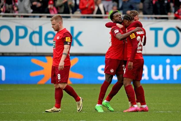 10.03.2024, xmohx, Fussball 2.Bundesliga, 1.FC Kaiserslautern - VfL Osnabrück emspor, v.l. Jubel Freude über ueber den Sieg bei Richmond Tachie (1. FC Kaiserslautern) Ba-Muaka Simakala (1. FC Kaiserslautern) Jean Zimmer (1. FC Kaiserslautern) Marlon Ritter (1. FC Kaiserslautern) (DFL DFB REGULATIONS PROHIBIT ANY USE OF PHOTOGRAPHS as IMAGE SEQUENCES and or QUASI-VIDEO) Kaiserslautern
