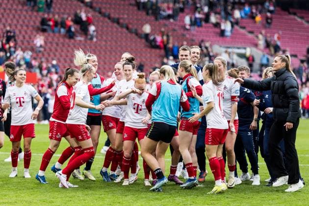 GOOGLE PIXEL Frauen Bundesliga: 1. FC Köln - SV Werder Bremen; 10.03.2024 Glückliche Gesichter nach dem Sieg beim Humba - die Spielerinnen des 1. FC Köln springen durcheinander GOOGLE PIXEL Frauen Bundesliga: 1. FC Köln - SV Werder Bremen, Köln, RheinEnergieStadion am 10.03.2024 DFB REGULATIONS PROHIBIT ANY USE OF PHOTOGRAPHS AS IMAGE SEQUENCES AND OR QUASI-VIDEO. Copyright: xBEAUTIFULxSPORTS Wunderlx