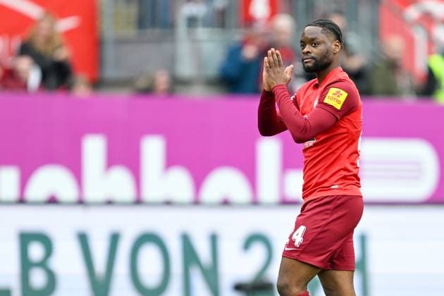 2. Bundesliga - 1. FC Kaiserslautern - VfL Osnabrück am 10.03.2024 im Fritz-Walter-Stadion in Kaiserslautern Ba-Muaka Simakala (Kaiserslautern) jubelt verhalten nach seinem Tor zum 2:2 .