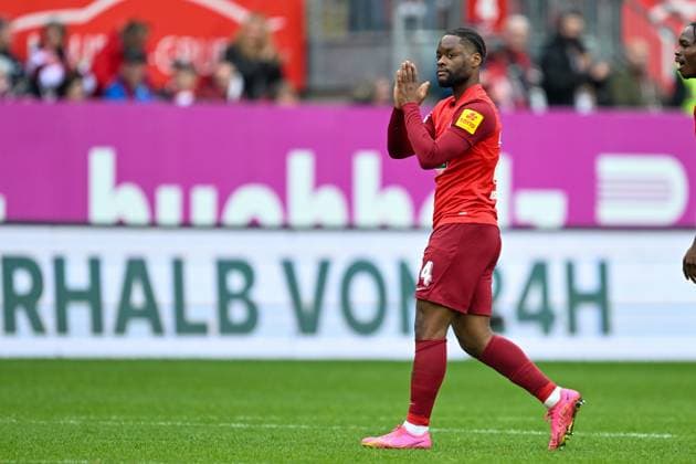 2. Bundesliga - 1. FC Kaiserslautern - VfL Osnabrück am 10.03.2024 im Fritz-Walter-Stadion in Kaiserslautern Ba-Muaka Simakala (Kaiserslautern) jubelt verhalten nach seinem Tor zum 2:2 .