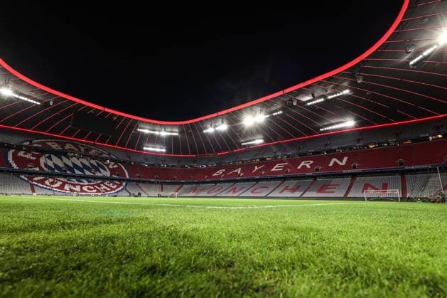 Fussball, Bundesliga Saison 2023 24 25.Spieltag FC Bayern München - 1.FSV Mainz 05 09.03.2024, Allianz Arena Die Allianz Arena nach dem Spiel, Flutlicht, Bayern lofgo links München Allianz Arena Bayern Deutschland