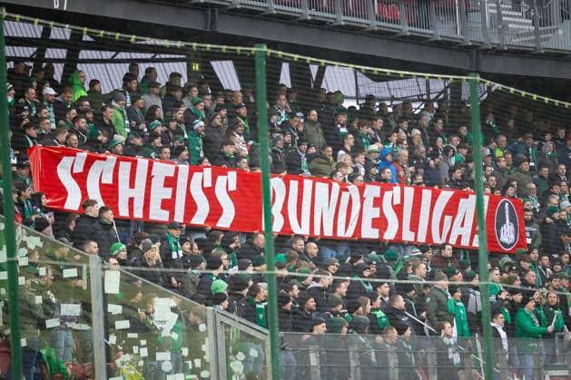 Sport Themen der Woche KW10 SOCCER - BL, A.Klagenfurt vs Rapid KLAGENFURT,AUSTRIA,10.MAR.24 - SOCCER - ADMIRAL Bundesliga, SK Austria Klagenfurt vs SK Rapid Wien. Image shows fans of SK Rapid Wien.  GEPAxpictures xMatthiasxTrinkl