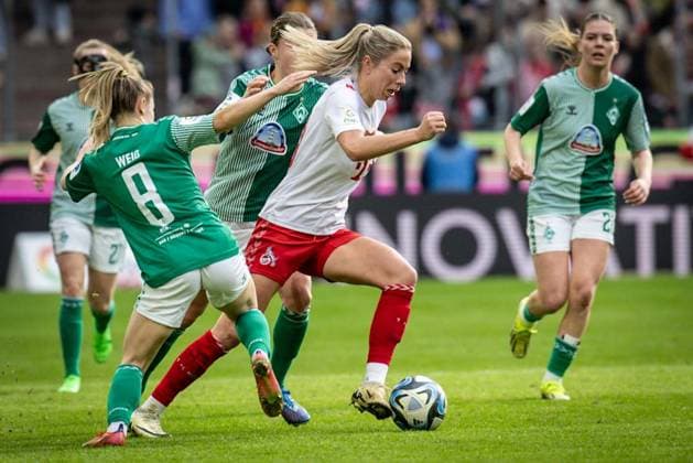 GOOGLE PIXEL Frauen Bundesliga: 1. FC Köln - SV Werder Bremen; 10.03.2024 Michelle Weiss (SV Werder Bremen, 8) und Sharon Beck (1. FC Köln, 10); GOOGLE PIXEL Frauen Bundesliga: 1. FC Köln - SV Werder Bremen; 10.03.2024, 15. Spieltag, am 10.03.2024 im RheinEnergie-Stadion in Köln. DFL REGULATIONS PROHIBIT ANY USE OF PHOTOGRAPHS AS IMAGE SEQUENCES AND OR QUASI-VIDEO. Copyright: xBEAUTIFULxSPORTS LeahxKohringx