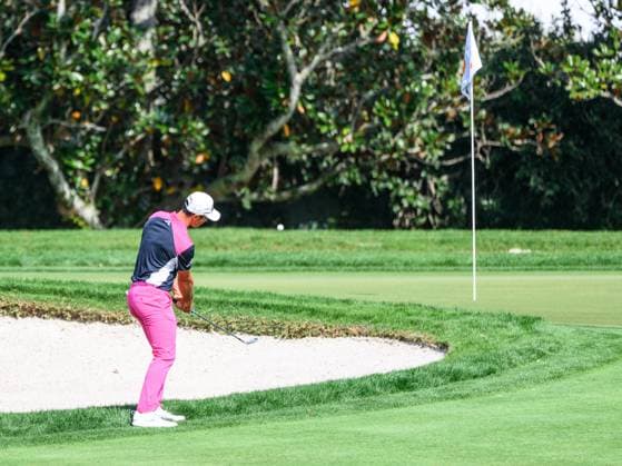 March 10, 2024: Viktor Hovland of Norway chips up to the 1 green during final round of the Arnold Palmer Invitational presented by Mastercard held at Arnold Palmer s Bay Hill Club & Lodge in Orlando, FL. Romeo T Guzman CSM. Orlando USA - ZUMAcg2_ 20240310_faf_cg2_014 Copyright: xRomeoxGuzmanx