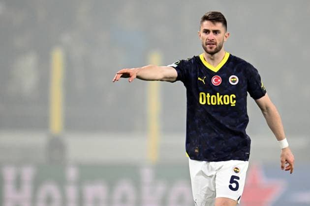 BRUSSELS - Ismail Yuksek of Fenerbahce SK during the UEFA Europa League round of 16 match between R. Union Sint Gillis and Fenerbahce SK at the Lotto Park stadium on March 7, 2024 in Brussels, Belgium. ANP Hollandse Hoogte UEFA Conference League Round of 16 First Leg 2023 24 2022 2023 xVIxANPxSportx xGerritxvanxKeulenxIVx 493378802 originalFilename: 493378802.jpg