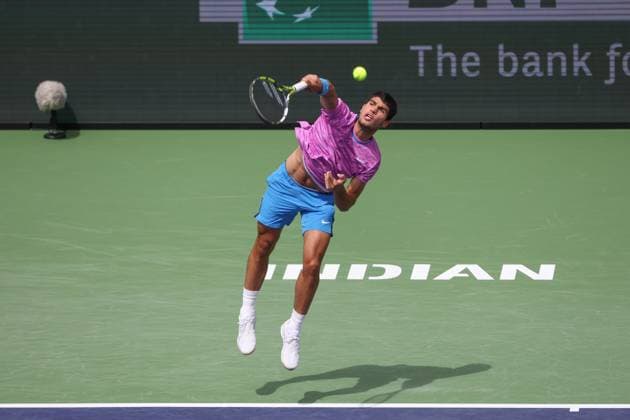 INDIAN WELLS, CA - MARCH 10: Carlos Alcaraz (ESP) serves during the BNP Paribas Open on March 10, 2024 at Indian Wells Tennis Garden in Indian Wells, CA. (Photo by George Walker Icon Sportswire) TENNIS: MAR 10 BNP Paribas Open EDITORIAL USE ONLY Icon240310063
