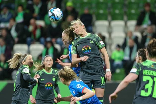 Sport Themen der Woche KW11 Sport Bilder des Tages v.li.: Victoria Krug (RB Leipzig, 20) und Alexandra Popp (Alex Popp, VfL Wolfsburg, 11) im Kopfballduell, Kopfball, Zweikampf, Action, Aktion, Spielszene, DIE DFB-RICHTLINIEN UNTERSAGEN JEGLICHE NUTZUNG VON FOTOS ALS SEQUENZBILDER UND ODER VIDEOÄHNLICHE FOTOSTRECKEN. DFB REGULATIONS PROHIBIT ANY USE OF PHOTOGRAPHS AS IMAGE SEQUENCES AND OR QUASI-VIDEO., 11.03.2024, Wolfsburg (Deutschland), Fussball, Google Pixel Frauen-Bundesliga, VfL Wolfsburg - RB Leipzig *** from left Victoria Krug RB Leipzig, 20 and Alexandra Popp Alex Popp, VfL Wolfsburg, 11 in header duel, header, duel, action, action, match scene, THE DFB REGULATIONS PROHIBIT ANY USE OF PHOTOGRAPHS AS IMAGE SEQUENCES AND OR QUASI VIDEO , 11 03 2024, Wolfsburg Germany , Football, Google Pixel Womens Bundesliga, VfL Wolfsburg RB Leipzig xobx