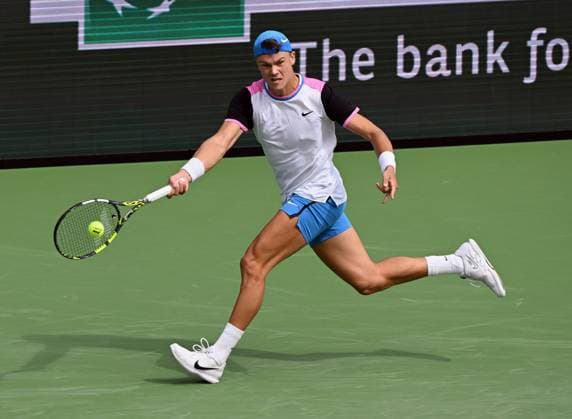INDIAN WELLS, CA - MARCH 11: Holger Rune (DEN) chases after and returns the ball during an ATP, Tennis Herren tennis match played on March 11, 2024 during the BNP Paribas Open played at the Indian Wells Tennis Garden in Indian Wells, CA. (Photo by John Cordes Icon Sportswire) TENNIS: MAR 11 BNP Paribas Open EDITORIAL USE ONLY Icon506240311009