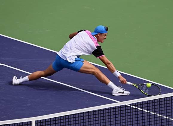 INDIAN WELLS, CA - MARCH 11: Holger Rune (DEN) charges the net to return the ball during an ATP, Tennis Herren tennis match played on March 11, 2024 during the BNP Paribas Open played at the Indian Wells Tennis Garden in Indian Wells, CA. (Photo by John Cordes Icon Sportswire) TENNIS: MAR 11 BNP Paribas Open EDITORIAL USE ONLY Icon506240311012