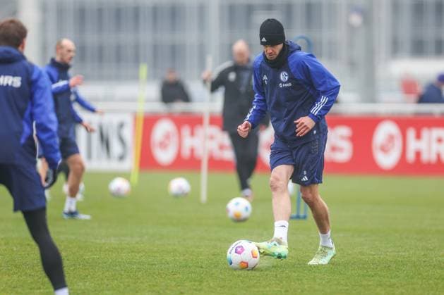 12.03.2024, Fussball, Saison 2023 2024, 2. Bundesliga, Training FC Schalke 04, Simon Terodde (FC Schalke 04) Gelsenkirchen Veltins Arena NRW Deutschland xRHR-FOTO TRx