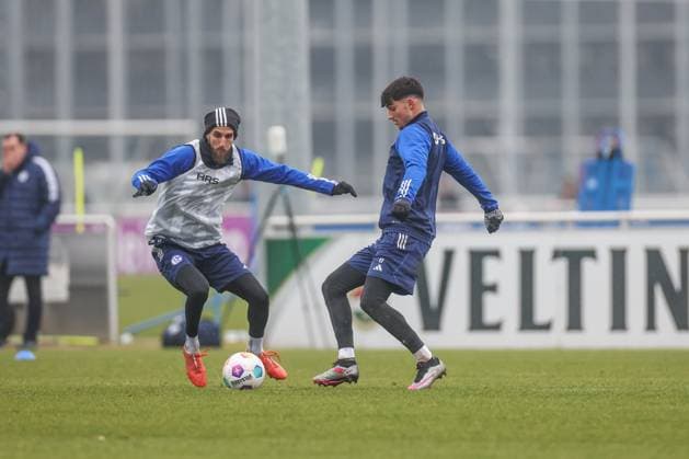 12.03.2024, Fussball, Saison 2023 2024, 2. Bundesliga, Training FC Schalke 04, v. l. Dominick Drexler (FC Schalke 04), Yusuf Kabadayi (FC Schalke 04) Gelsenkirchen Veltins Arena NRW Deutschland xRHR-FOTO TRx