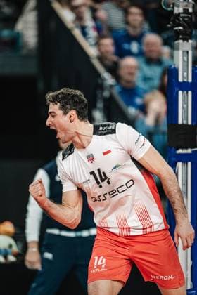 Volleyball Herren Saison 2023 2024 CEV Volleyball Cup 2024 Finale SVG Lüneburg (GER) vs. Asseco Resovia Rzeszow (POL) 12.03.2024 Yacine Louati ( 14, Asseco Resovia Rzeszow) jubelt und ballt die Faust Lüneburg LKH Arena Niedersachsen Deutschland