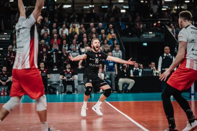 Volleyball Herren Saison 2023 2024 CEV Volleyball Cup 2024 Finale SVG Lüneburg (GER) vs. Asseco Resovia Rzeszow (POL) 12.03.2024 Pawel Zatorski ( 16, Asseco Resovia Rzeszow) jubelt Lüneburg LKH Arena Niedersachsen Deutschland