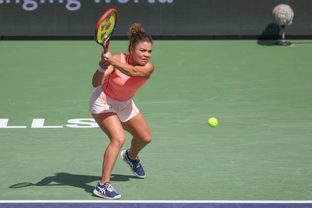 INDIAN WELLS, CA - MARCH 12: Jasmine Paolini (ITA) hits a backhand during the BNP Paribas Open on March 12, 2024 at Indian Wells Tennis Garden in Indian Wells, CA. (Photo by George Walker Icon Sportswire) TENNIS: MAR 12 BNP Paribas Open EDITORIAL USE ONLY Icon240312007
