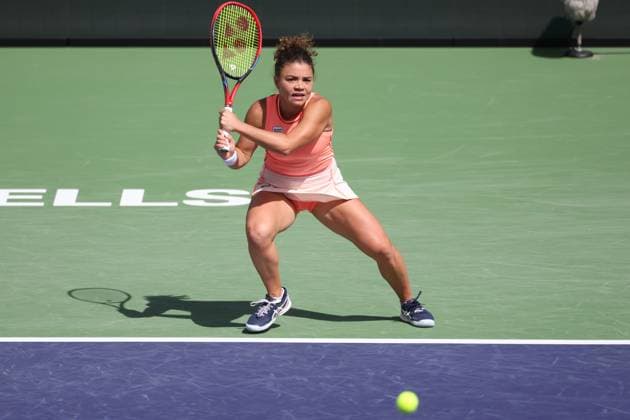 INDIAN WELLS, CA - MARCH 12: Jasmine Paolini (ITA) hits a backhand during the BNP Paribas Open on March 12, 2024 at Indian Wells Tennis Garden in Indian Wells, CA. (Photo by George Walker Icon Sportswire) TENNIS: MAR 12 BNP Paribas Open EDITORIAL USE ONLY Icon240312008