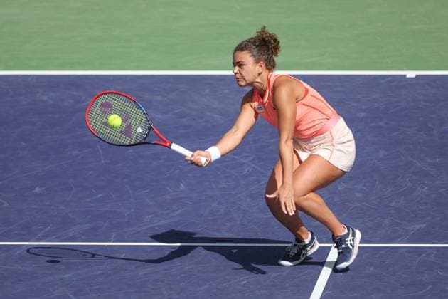 INDIAN WELLS, CA - MARCH 12: Jasmine Paolini (ITA) hits a forehand during the BNP Paribas Open on March 12, 2024 at Indian Wells Tennis Garden in Indian Wells, CA. (Photo by George Walker Icon Sportswire) TENNIS: MAR 12 BNP Paribas Open EDITORIAL USE ONLY Icon240312009