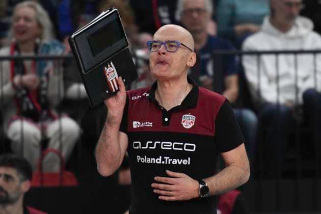 GER; CEV Cup SVG Lueneburg vs Asseco Resovia Rzeszow 12.03.2024, LKH Arena, Lueneburg, GER; CEV Cup, SVG Lueneburg (GER) vs Asseco Resovia Rzeszow (POL), im Bild Trainer Giampaolo Medei (Resovia)