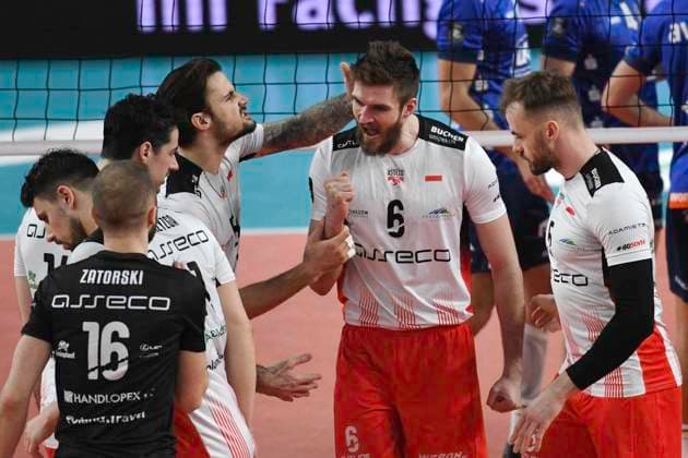 GER; CEV Cup SVG Lueneburg vs Asseco Resovia Rzeszow 12.03.2024, LKH Arena, Lueneburg, GER; CEV Cup, SVG Lueneburg (GER) vs Asseco Resovia Rzeszow (POL), im Bild die polnische Mannschaft jubelt