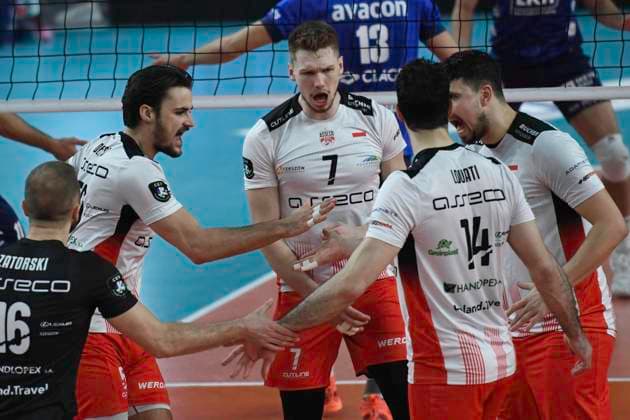 GER; CEV Cup SVG Lueneburg vs Asseco Resovia Rzeszow 12.03.2024, LKH Arena, Lueneburg, GER; CEV Cup, SVG Lueneburg (GER) vs Asseco Resovia Rzeszow (POL), im Bild die polnische Mannschaft jubelt