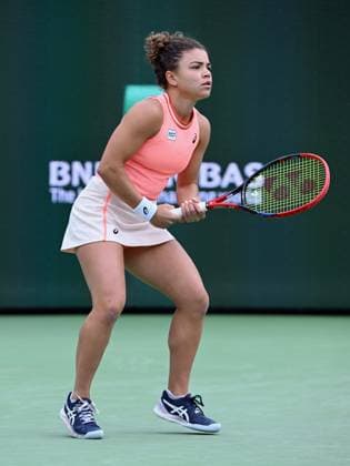 INDIAN WELLS, CA - MARCH 12: Jasmine Paolini (ITA) waits for the ball during a WTA, Tennis Damen tennis match played on March 12, 2024 during the BNP Paribas Open played at the Indian Wells Tennis Garden in Indian Wells, CA. (Photo by John Cordes Icon Sportswire) TENNIS: MAR 12 BNP Paribas Open EDITORIAL USE ONLY Icon506240312002