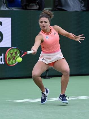 INDIAN WELLS, CA - MARCH 12: Jasmine Paolini (ITA) returns the ball during a WTA, Tennis Damen tennis match played on March 12, 2024 during the BNP Paribas Open played at the Indian Wells Tennis Garden in Indian Wells, CA. (Photo by John Cordes Icon Sportswire) TENNIS: MAR 12 BNP Paribas Open EDITORIAL USE ONLY Icon506240312003