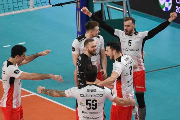 GER; CEV Cup SVG Lueneburg vs Asseco Resovia Rzeszow 12.03.2024, LKH Arena, Lueneburg, GER; CEV Cup, SVG Lueneburg (GER) vs Asseco Resovia Rzeszow (POL), im Bild die polnische Mannschaft jubelt