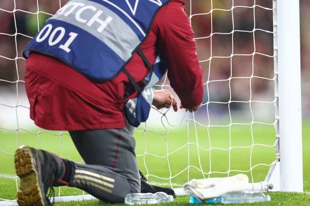 Arsenal v Porto 12 March 2024, London - UEFA Champion™s League, Round of Sixteen, Second Leg - Arsenal v Porto - A hole in the net gets tied together - Photo: Charlotte Wilson Offside. London UK Copyright: xCharlottexWilsonx xOffsidexOffside