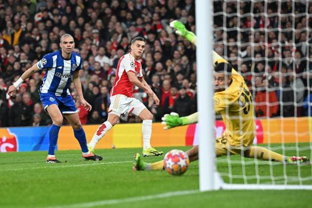 London, Emrates Stadium, 12.03.24, GER, Herren, UEFA Champions League, Saison 2023-2024, FC Arsenal - FC Porto Bild: Leandro TROSSARD (Arsenal) macht das Tor zum 1:0 Only for editorial use! UEFA regulations prohibit any use of photographs as image sequences and or quasi-video. England United Kingdom