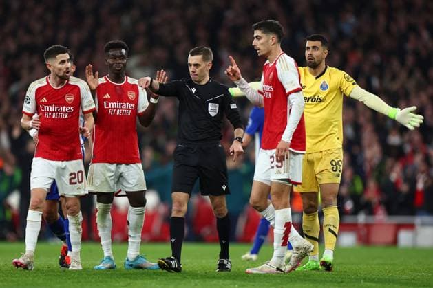Arsenal players question match referee Clà ment Turpin after he disallowed the goal of Martin Odegaard of Arsenal Arsenal v Porto, UEFA Champions League, Round of 16, Second Leg, Football, Emirates Stadium, London, UK - 12 Mar 2024 EDITORIAL USE ONLY No use with unauthorised audio, video, data, fixture lists, club league logos or live services. Online in-match use limited to 120 images, no video emulation. No use in betting, games or single club league player publications. Copyright: xSimonxDael Shutterstockx 14384999ah