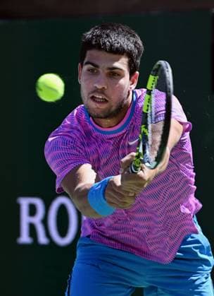INDIAN WELLS, CA - MARCH 12: Carlos Alcaraz (ESP) returns the ball during an ATP, Tennis Herren tennis match played on March 12, 2024 during the BNP Paribas Open played at the Indian Wells Tennis Garden in Indian Wells, CA. (Photo by John Cordes Icon Sportswire) TENNIS: MAR 12 BNP Paribas Open EDITORIAL USE ONLY Icon506240312107