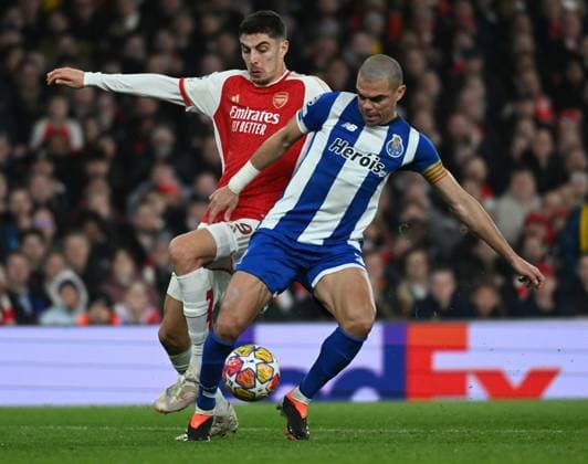 Sport Themen der Woche KW11 Sport Bilder des Tages LONDON, ENGLAND - MARCH 12: Kai Havertz of Arsenal battles with Pepe of FC Porto during the UEFA Champions League 2023 24 round of 16 second leg match between Arsenal FC and FC Porto at Emirates Stadium on March 12, 2024 in London, England. SPO 