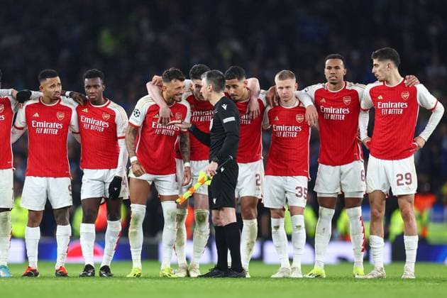 Arsenal v Porto 12 March 2024, London - UEFA Champion™s League, Round of Sixteen, Second Leg - Arsenal v Porto - Ben White of Arsenal interacts with the linesman - Photo: Charlotte Wilson Offside. London UK Copyright: xCharlottexWilsonx xOffsidexOffside